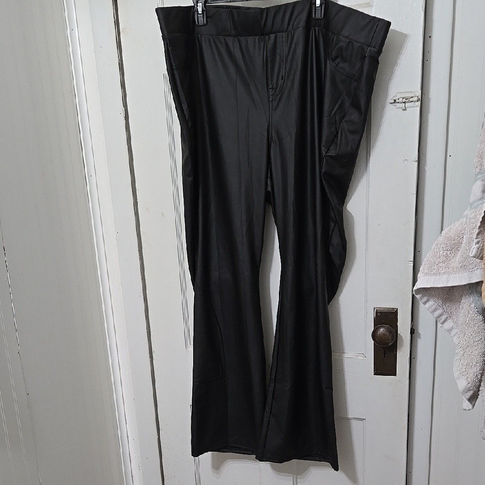 TORRID  Black Faux Leather Signature Waist Womens Bootleg Pants PLUS SIZE 4